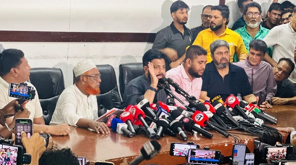 মন্ত্রিসভা থেকে ইশরাকের পদত্যাগ