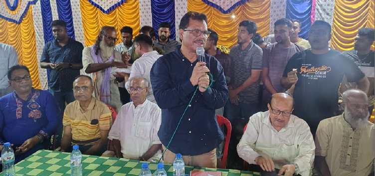 কলারোয়ায় সাবেক এমপি হাবিবের বিভিন্ন পূজামণ্ডপ পরিদর্শন