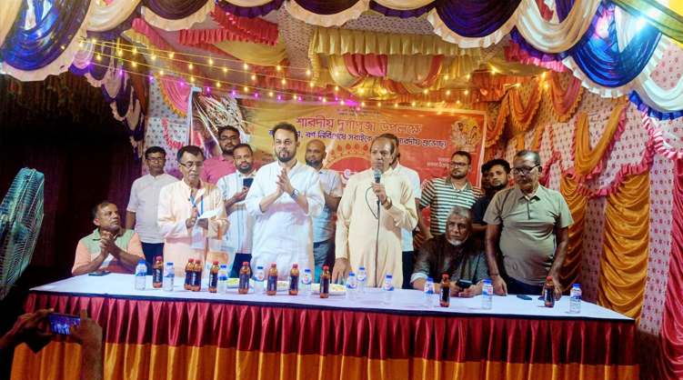 বেনাপোল পেঁচোর বাওর পূজামণ্ডপ পরিদর্শন করলেন নুরুজ্জামান লিটন
