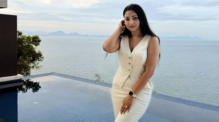 অভিনয় এখন ‘সেকেন্ড চয়েস’ করপোরেট পরিচালক পদে প্রভা