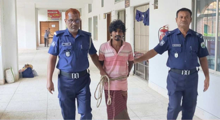 থানায় ঢুকে ৩ পুলিশকে কাঠের বাটাম দিয়ে পেটালেন যুবক