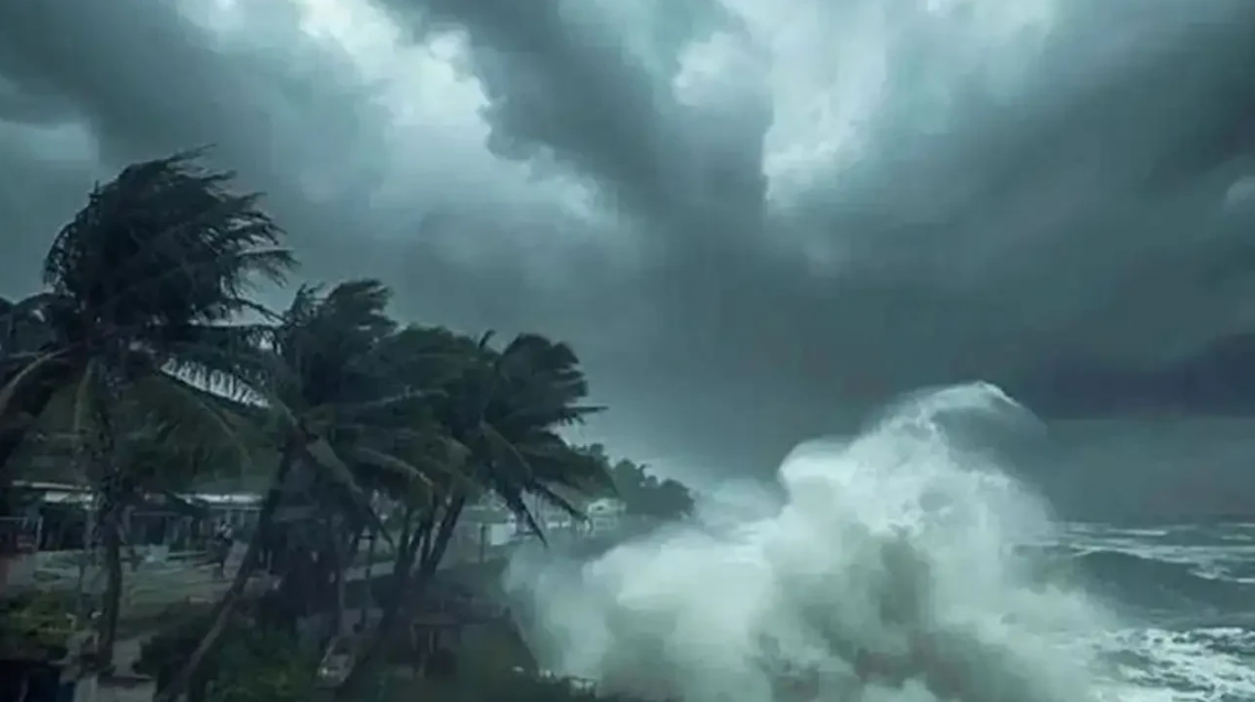 যেসব জেলায় ৬০ কিমি বেগে ঝড়ের শঙ্কা