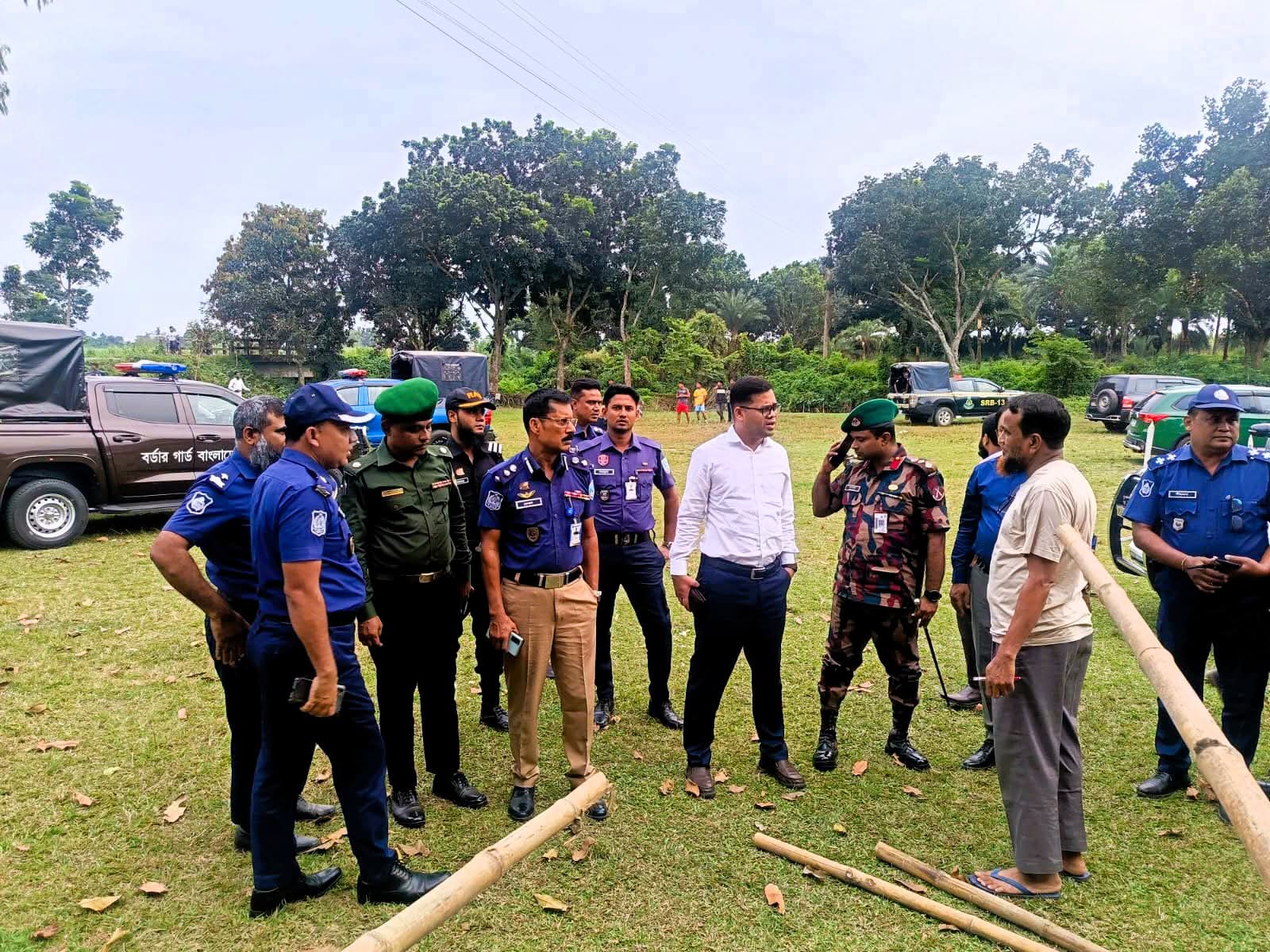 ঠাকুরগাঁওয়ে উপ-নির্বাচন: জেলা প্রশাসক ও পুলিশ সুপারের বিভিন্ন কেন্দ্র পরিদর্শন