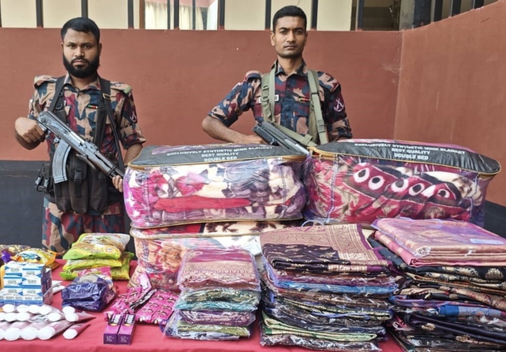 যশোর সীমান্তে ৫ লাখ টাকার চোরাই পণ্য জব্দ